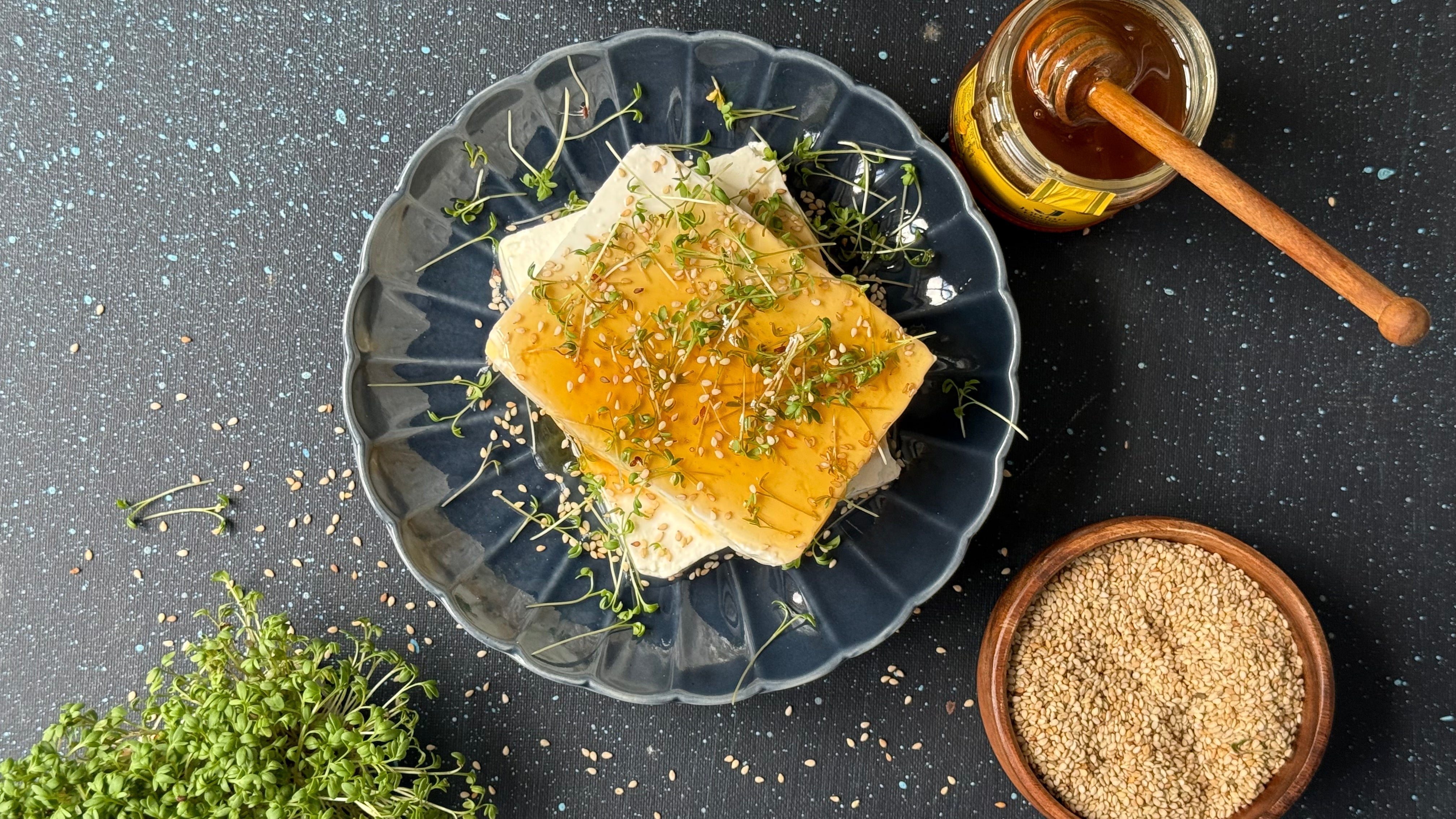 Gebratener Feta mit Honig &amp; Sesam – Schnelles Saganaki – Jordan Olivenöl