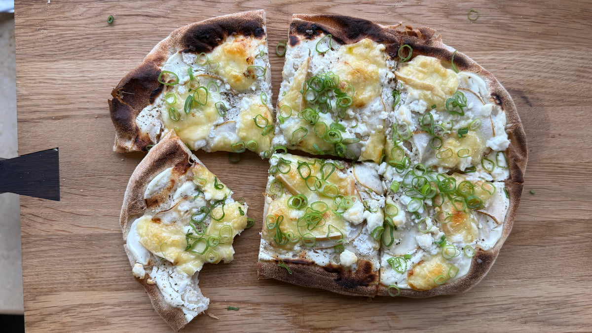🍐 Pinsa-Luxus in 10 Minuten: Birne, Feta und der ultimative Raclette-Schmelz