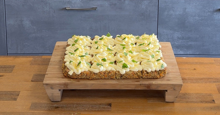 Saftiger Carrot Cake mit Frischkäse-Olivenöl-Frosting