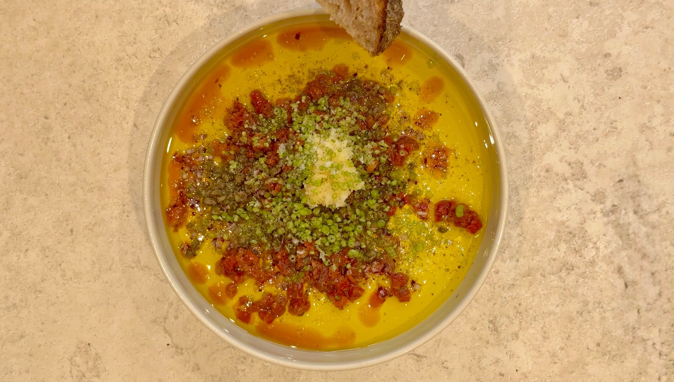 🫒 Mediterraner Brot-Dip: Schmeckt wie Urlaub