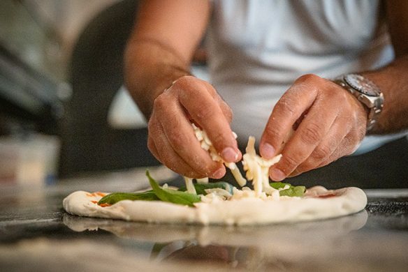 In Pizza we crust - Buch - von Hubertus Tzschirner & Daniel Esswein